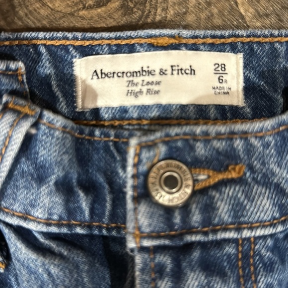 Abercrombie The Loose High Rise Jeans - Picture 3 of 6